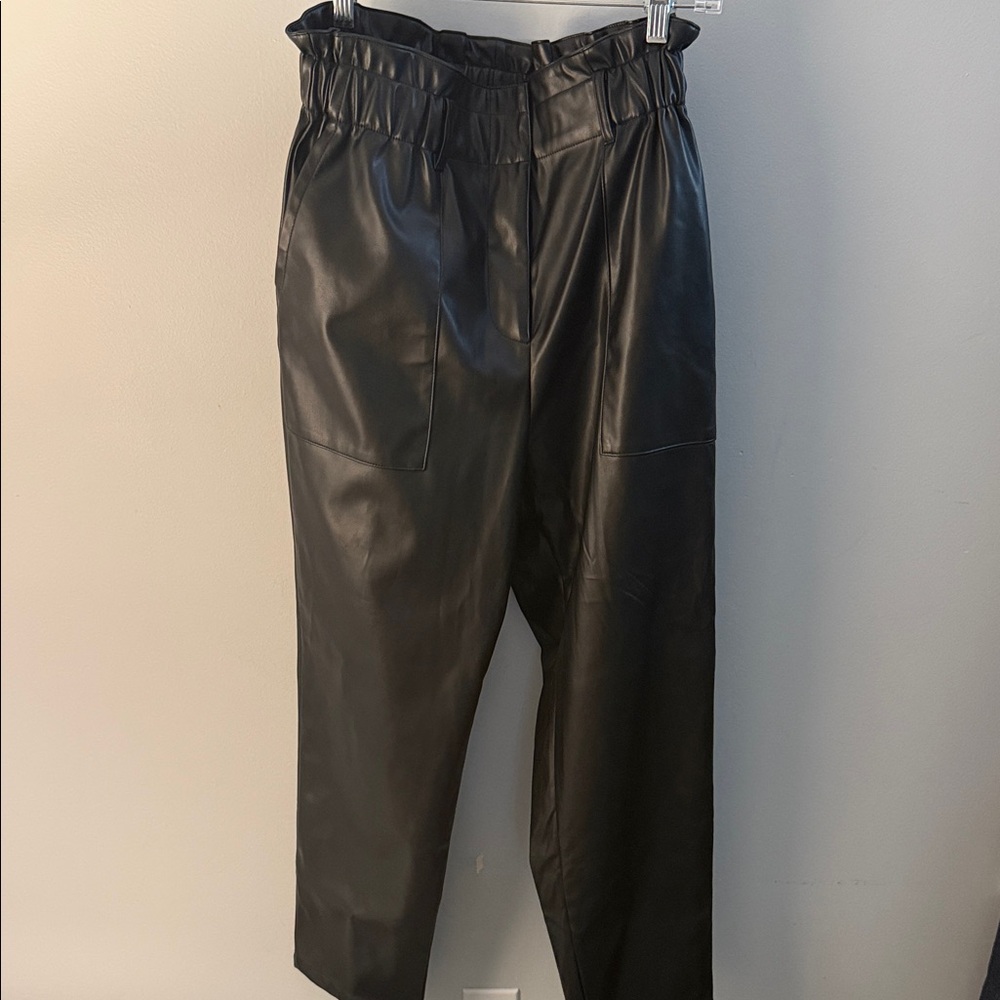 Bar III Women's Black Leather-Look Capris